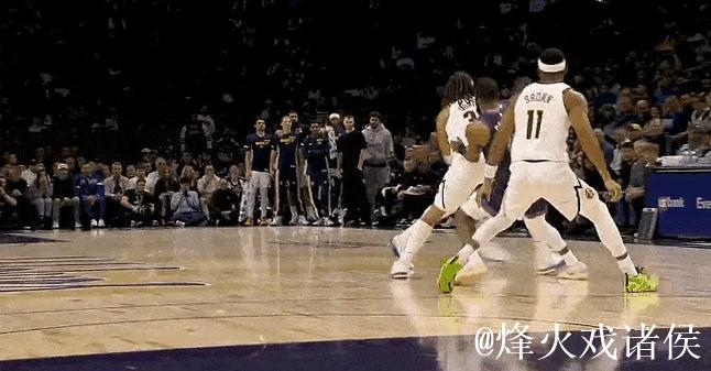 兰德尔半场出战16分钟，10中5得到19分5板2助攻